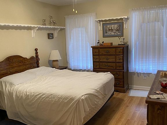 3rd image of 85 Sunkist Village Ln