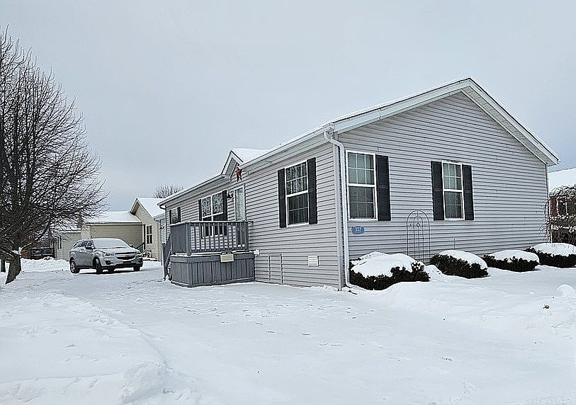  227 Pine Lakes Drive W.