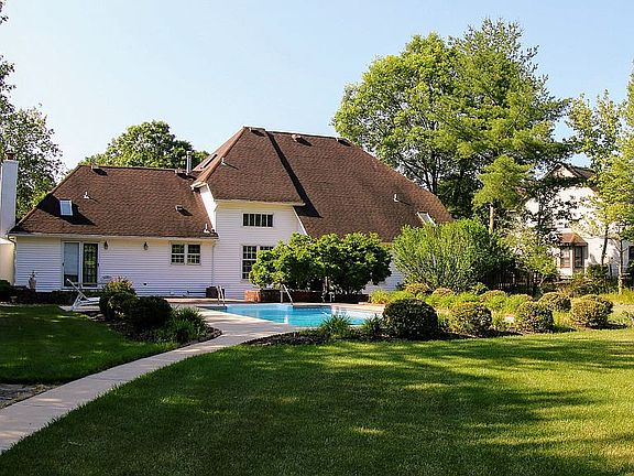 2nd image of 5 Lenape Ln