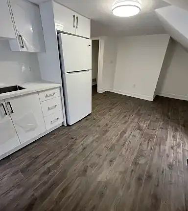 2nd image of 171 King St #1A