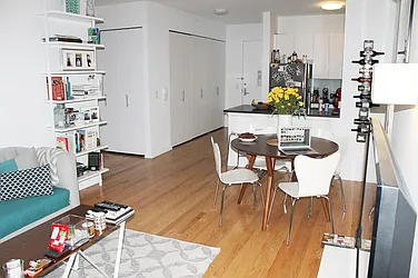 Rented by Space Marketing Shop