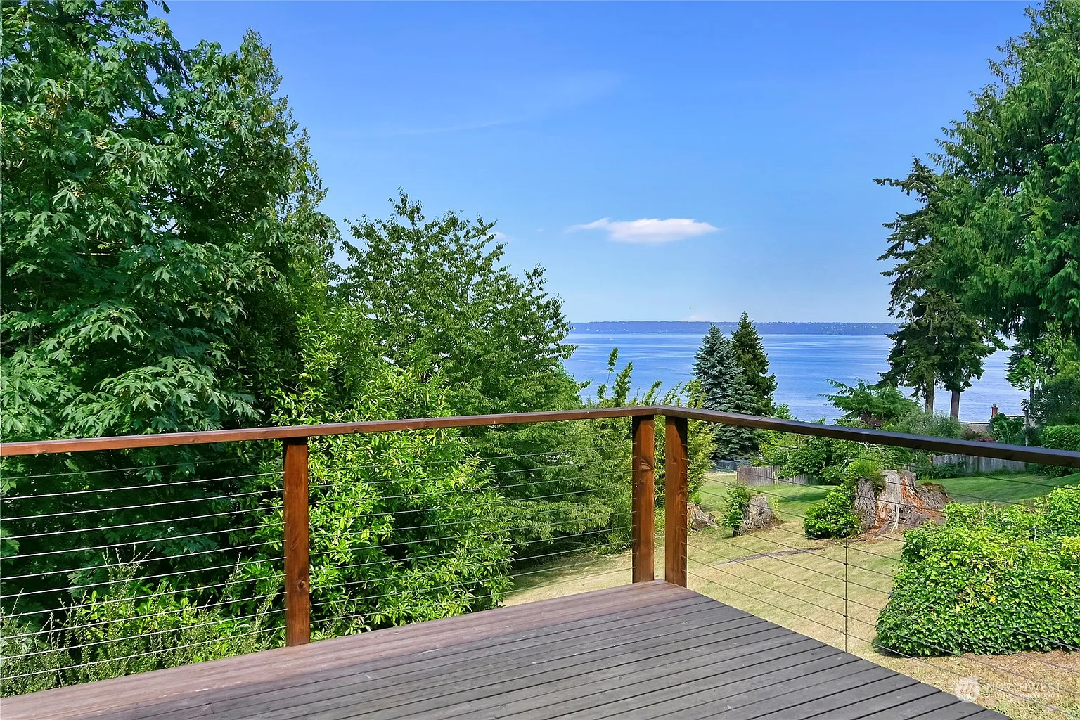 10620 NE Valley Road photo 1