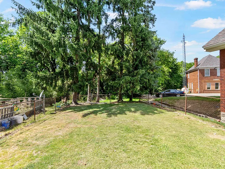 350 Ridgewood Ave — Photo 6