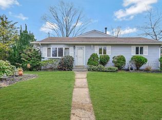 1014 Merriam Rd, Bay Shore, NY 11706
