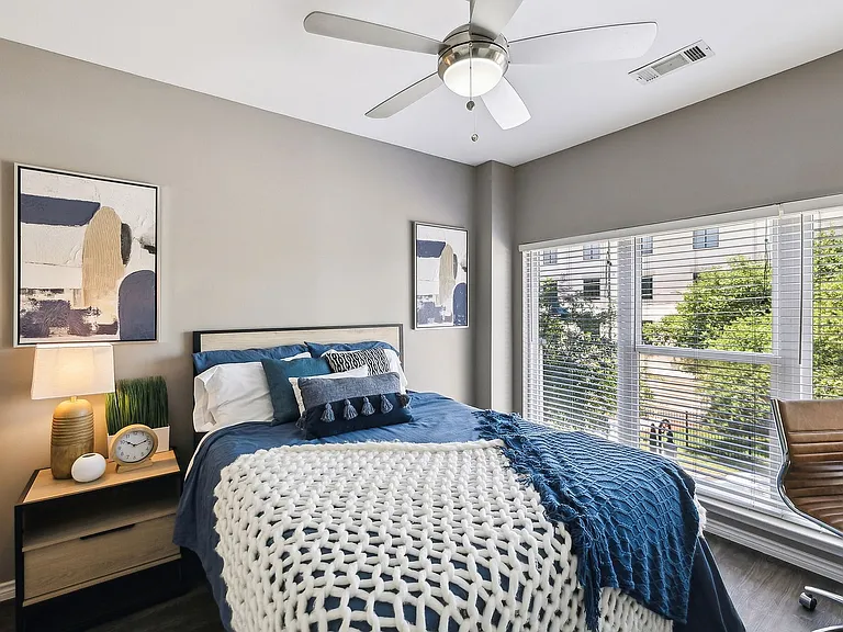 35-web-or-mls-1009 W 26th St - 035