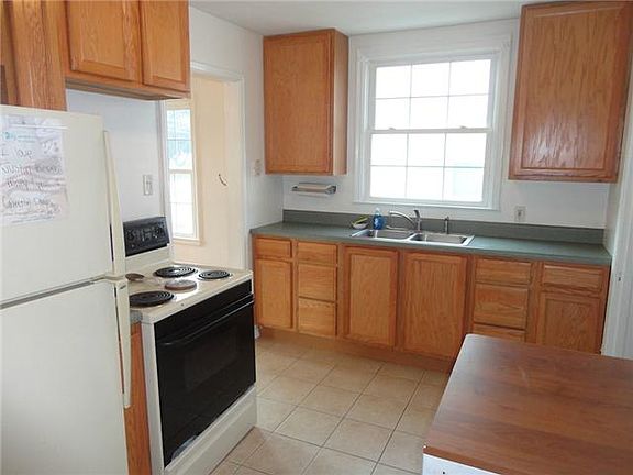 3rd image of 180 Windsor Dr