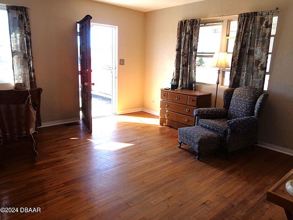 3rd image of 491 Wild Olive Ave