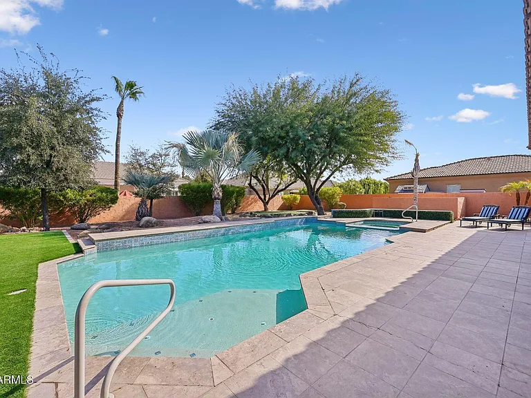 351 N Cloverfield Cir — Photo 9