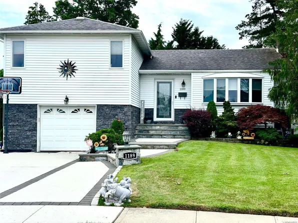 1189 Adrienne Lane, Seaford, NY 11783