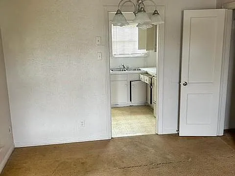 2701 Stetson Ave — Photo 2