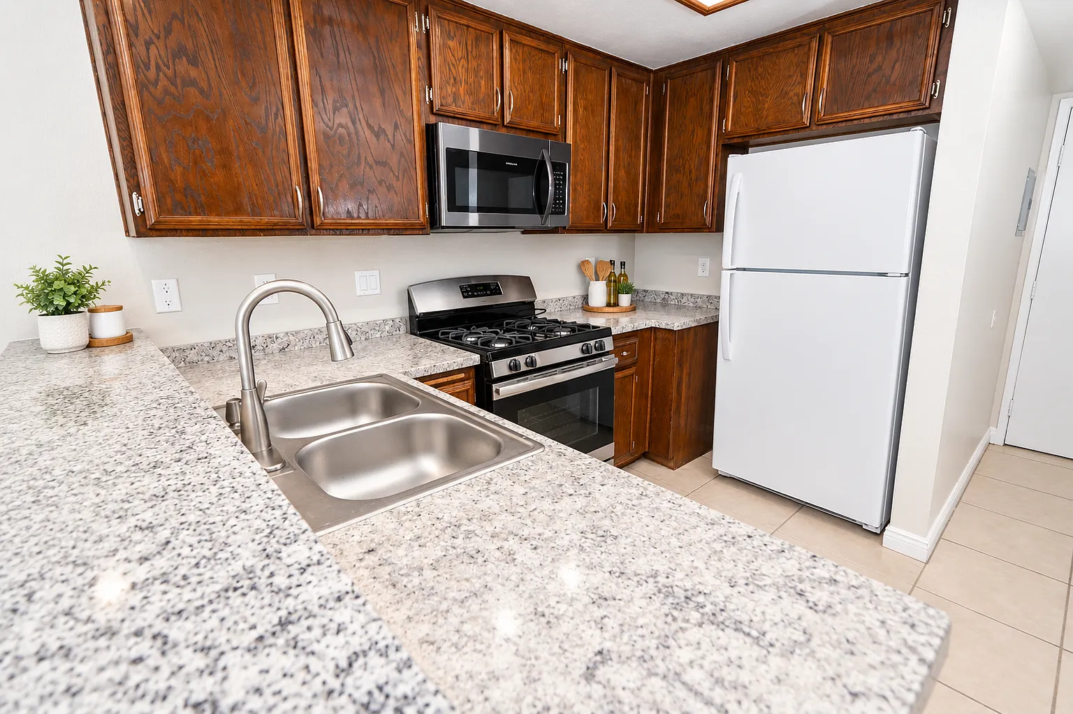 2 bed, 2.5 bath, 1082 sqft, $2,575 — Photo 3