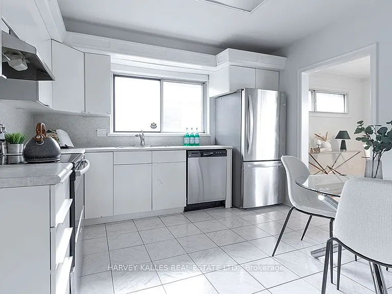 135 Combe Ave — Photo 15