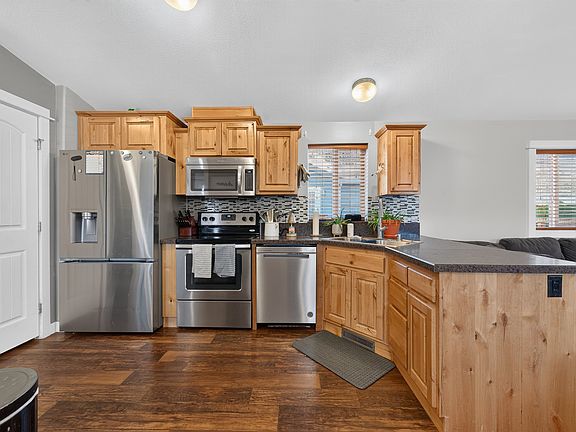 3rd image of 712 Shuswap Rd E #6