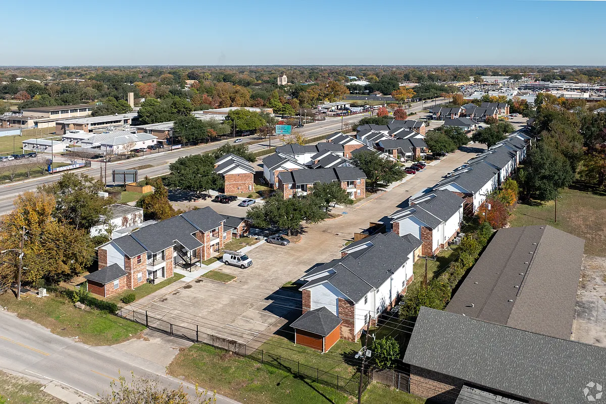 Building Photo - Meadowbrook Plaza
