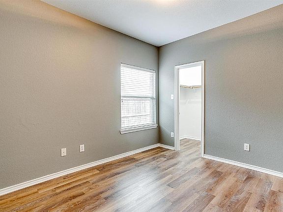 4th image of 812 Walnut St