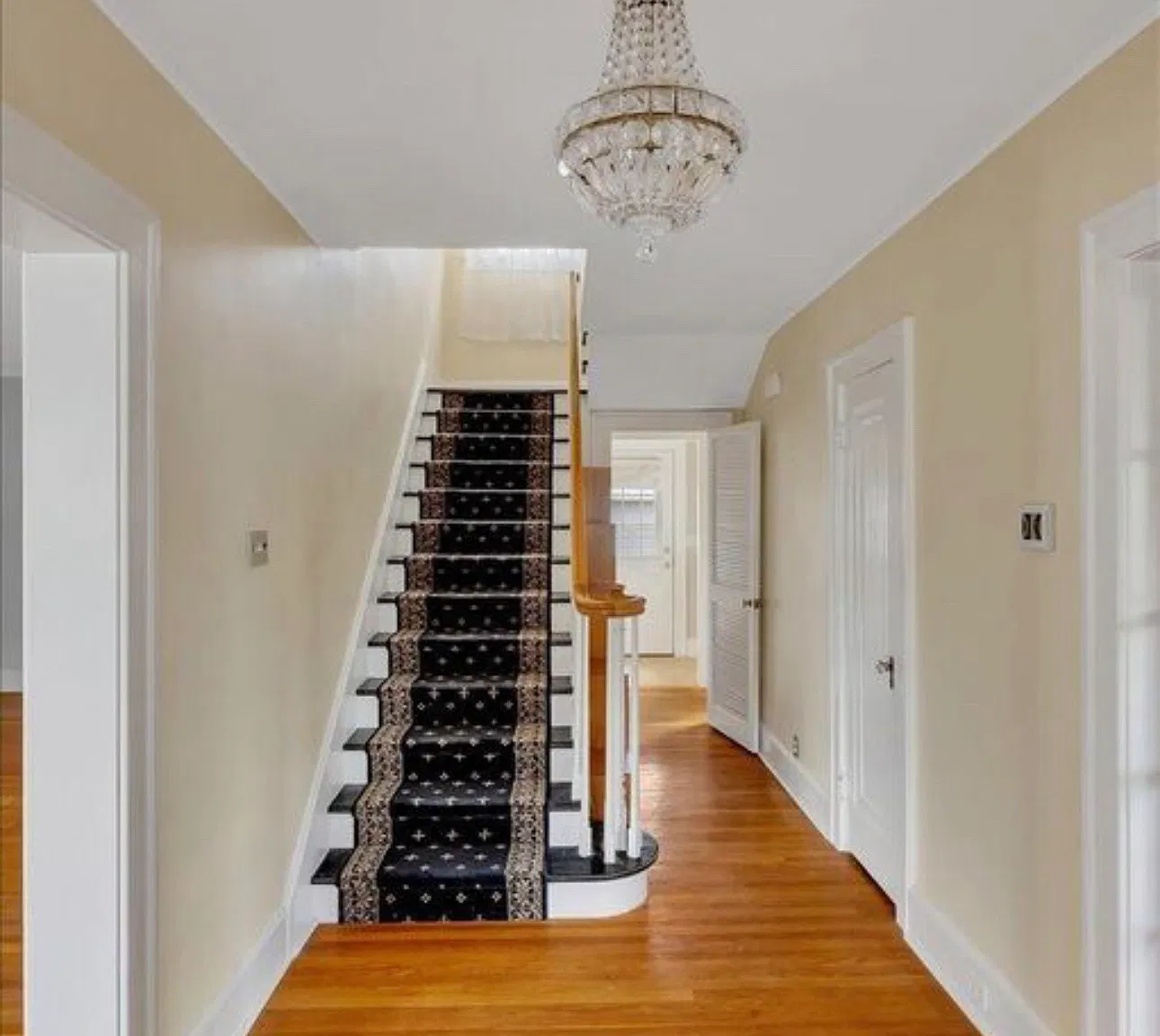 4 bed, 1100 sqft, $2,000 — Photo 3