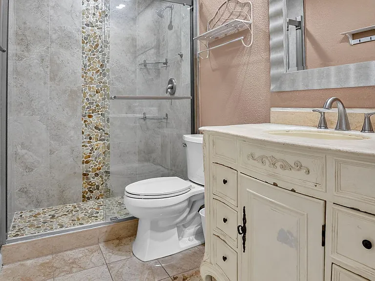 7813 Kenway Pl W — Photo 24