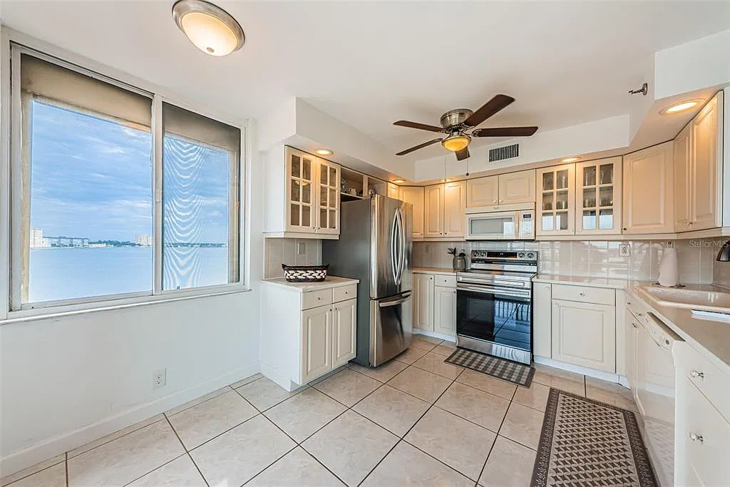 2 bed, 2.0 bath, 1150 sqft, $2,999 — Photo 4