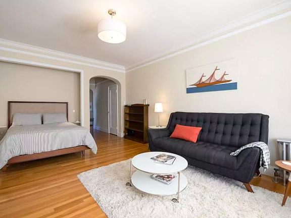 4th image of 1280 Lombard St APT 304