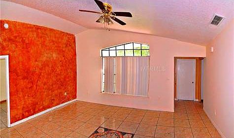 4th image of 611 Heraldo Ct
