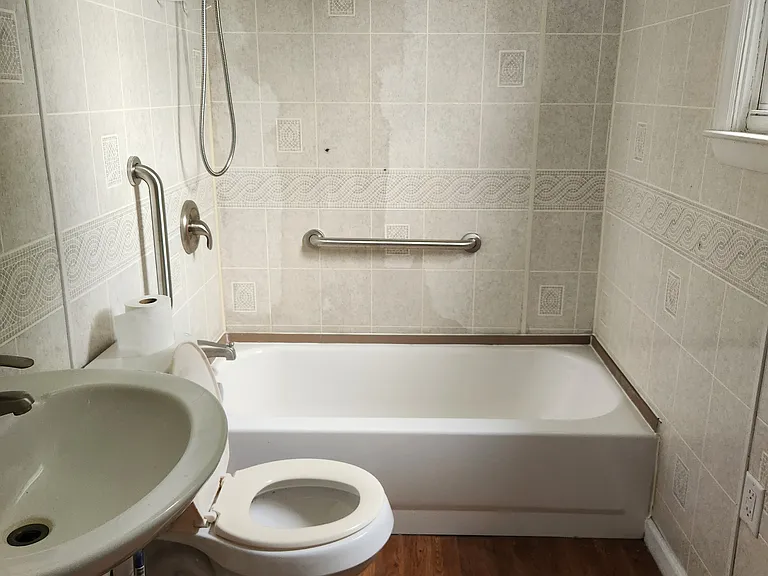 9 Methodist Ave #9A — Photo 4