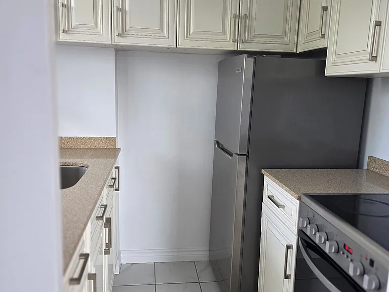 392 Jane St #204 — Photo 6