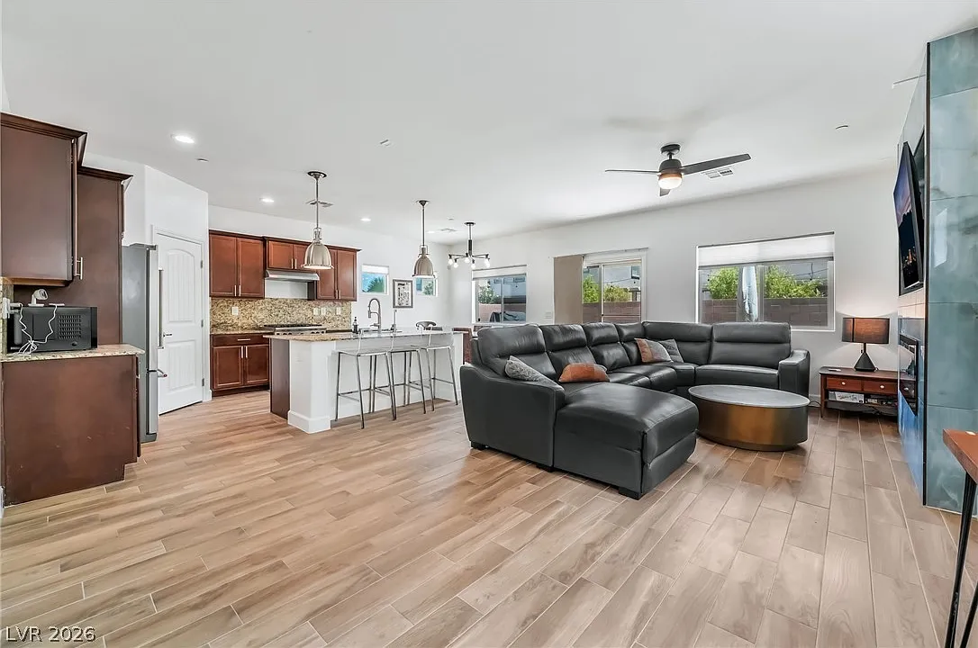 3 bed, 3.0 bath, 1732 sqft, $2,800 — Photo 3