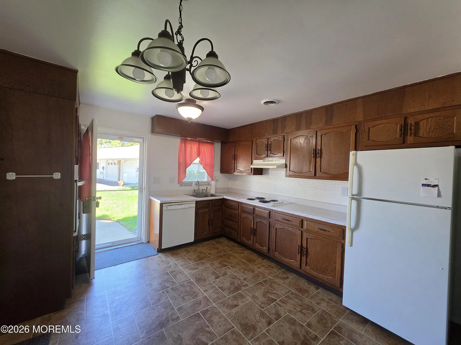 2 bed, 1.5 bath, 1050 sqft, $1,800 — Photo 4