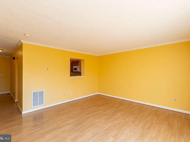 304 Chatham Sq — Photo 10