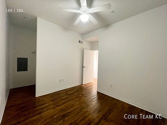 4th image of 1824 Summit St #D104
