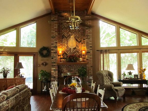 4th image of 1008 Sherman Dr