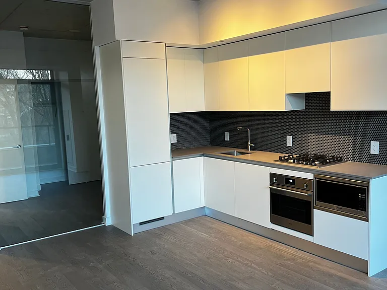 2720 Dundas St W #215 — Photo 11