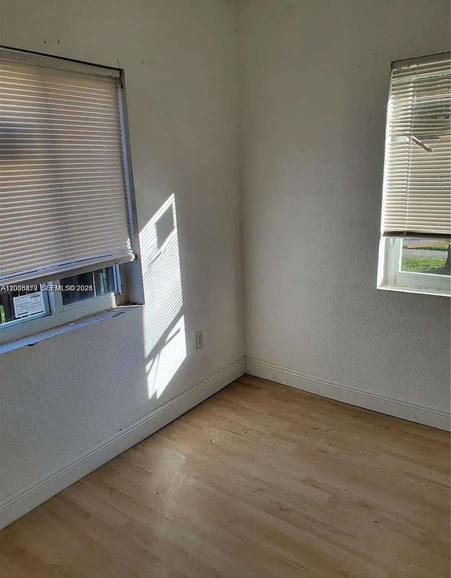 Sunset Palm Villas Condo — Photo 1