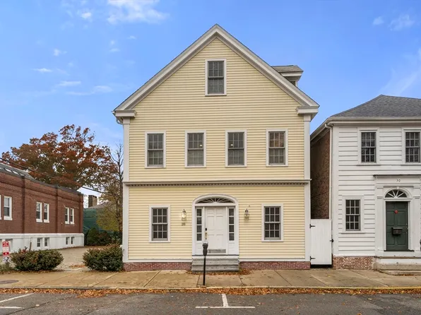 28 Middle St #2, Plymouth, MA 02360