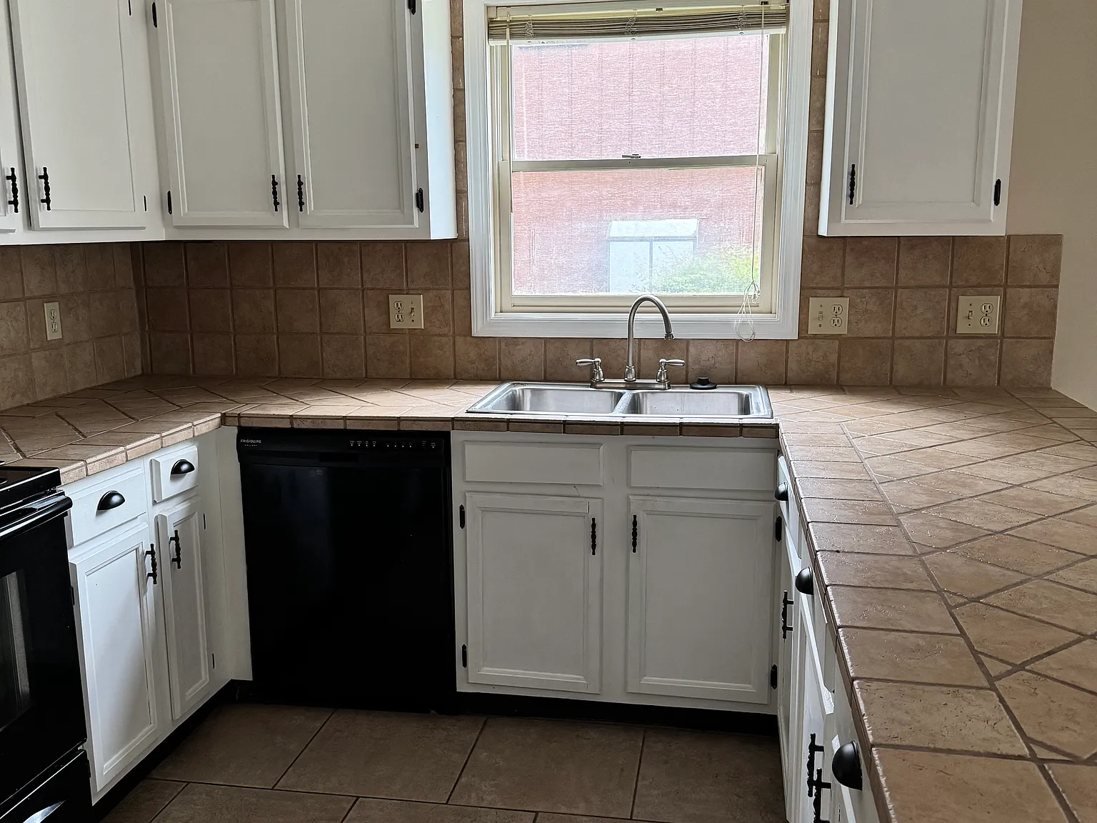 2 bed, 1300 sqft, $1,500 — Photo 4