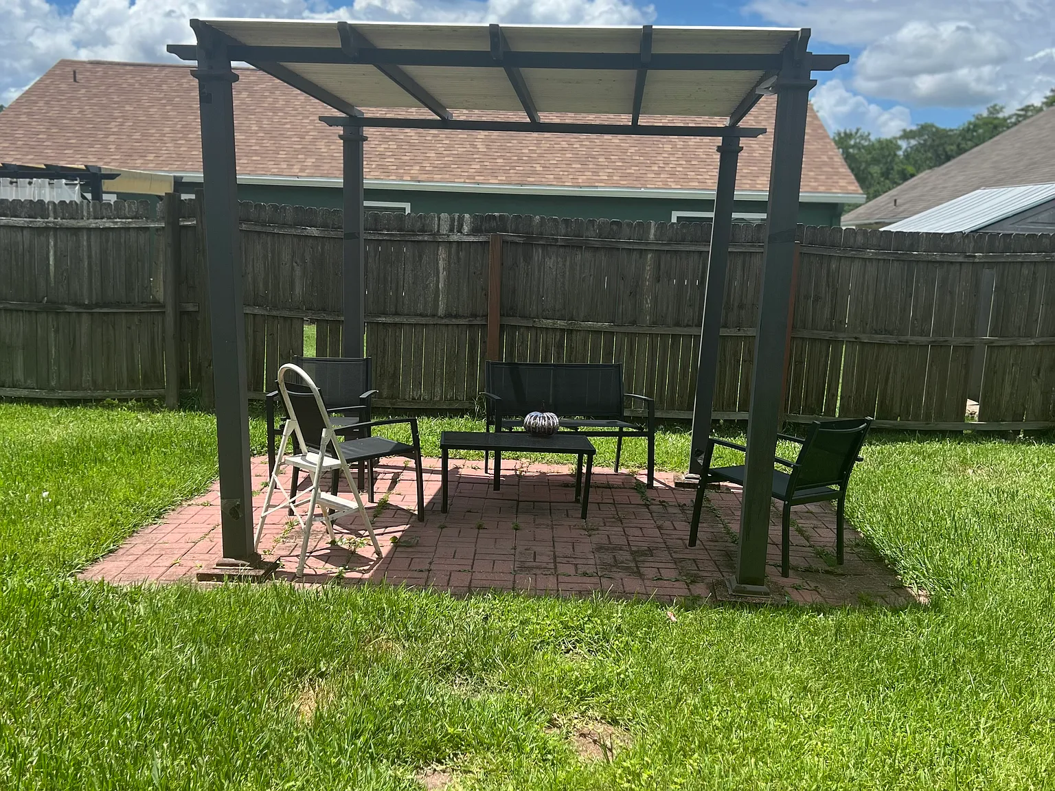 3 bed, 2.5 bath, 1900 sqft, $2,450 — Photo 3