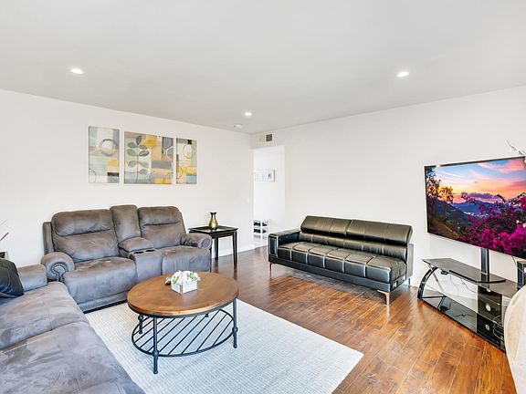 3rd image of 2734 Abeto Ave