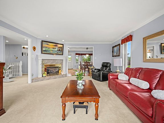 4th image of 1564 Trumpeter Cres SW