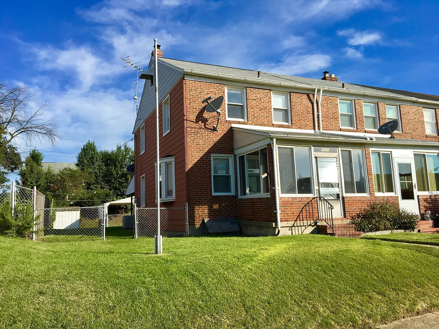 Charming 3BD/1.5BA Townhome in Eastwood, Baltimore! — Photo 1