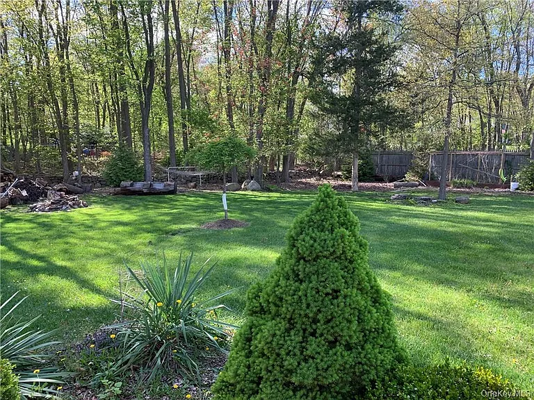 10 W Clarkstown Rd — Photo 3