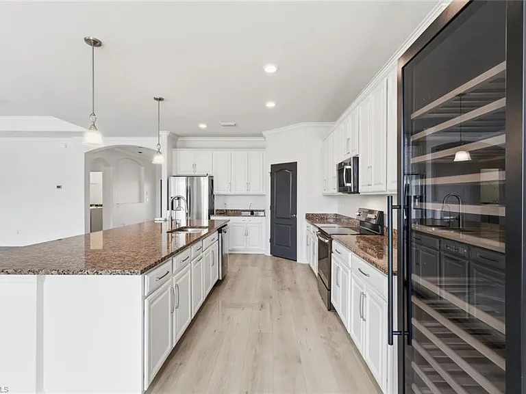 2290 Vermont Ln — Photo 7