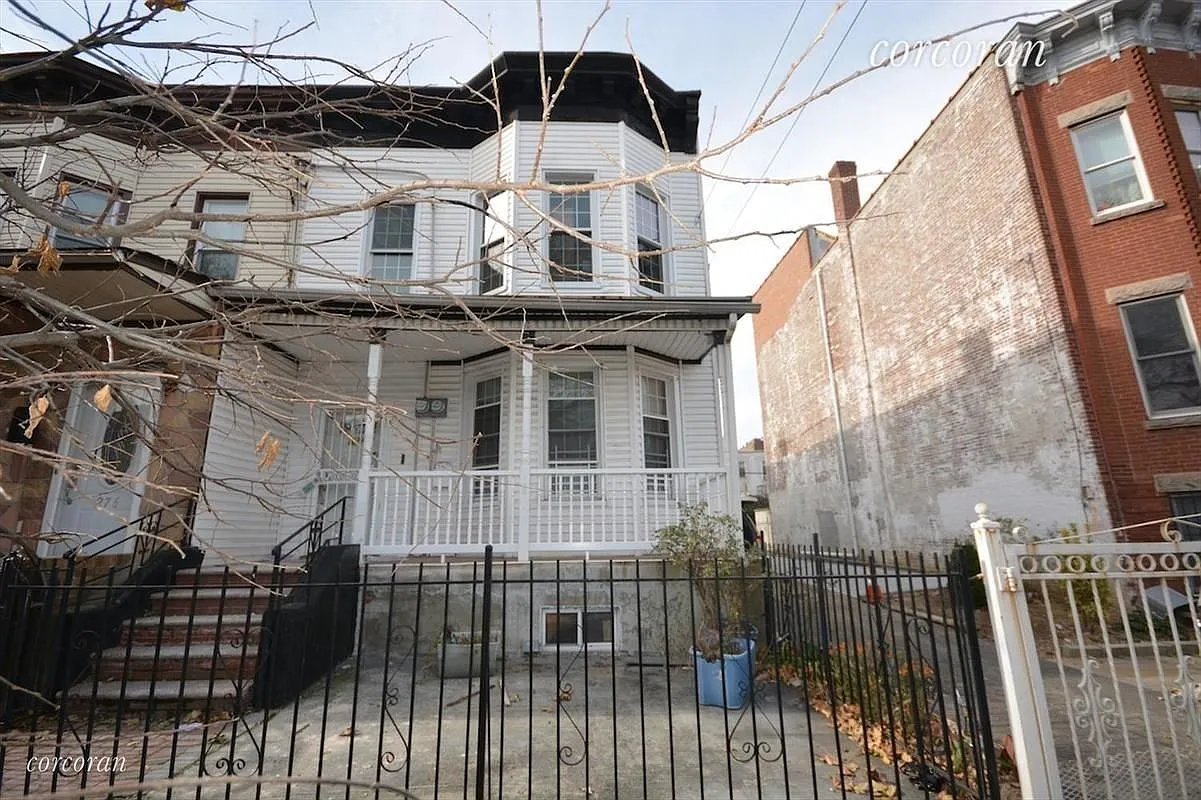274 E 38th St photo 1