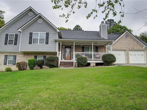 132 King George Ct SW, Calhoun, GA 30701