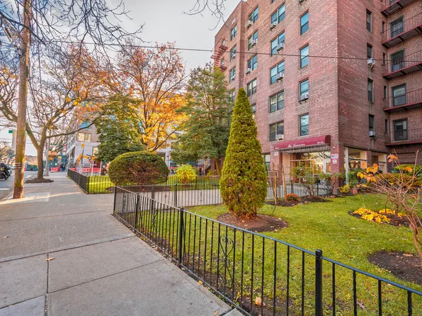 33-44 Junction Boulevard image 3 of 25