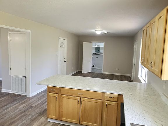 Kitchen / Dinning