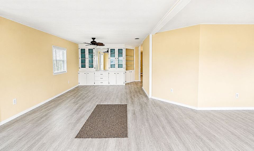13th image of 41 Hanover Ct