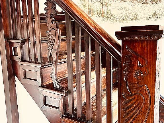 striking details
