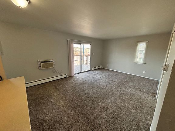 4th image of 3735 E La Salle St #9