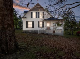 7702 Circle Dr, Saint Louis, MO 63121