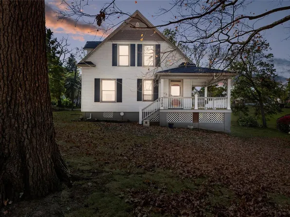 7702 Circle Dr, Saint Louis, MO 63121